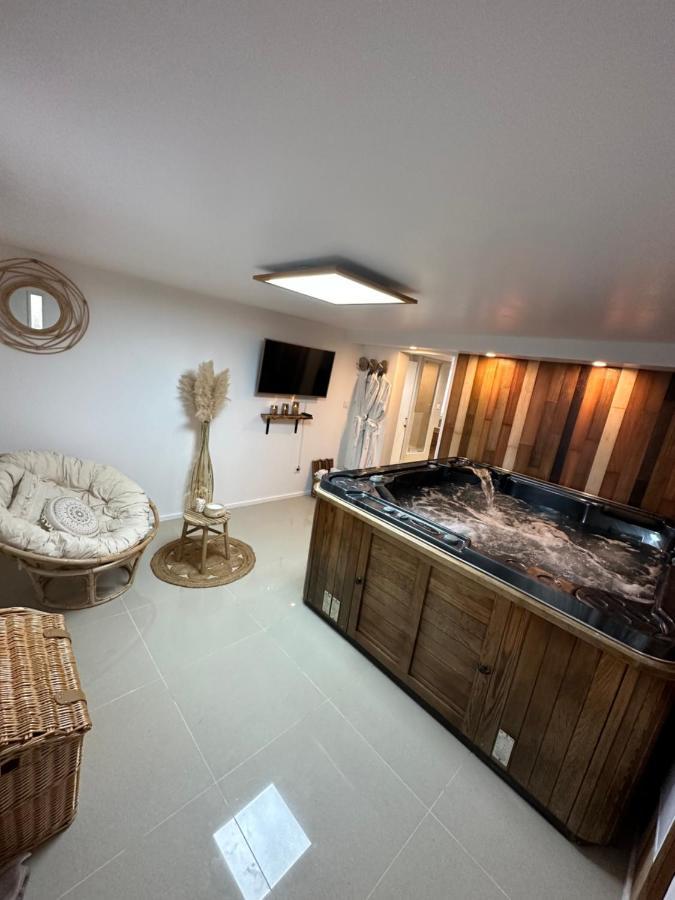 Appartement Jacuzzi Prive Avignon Exterior photo