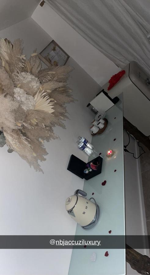 Appartement Jacuzzi Prive Avignon Exterior photo